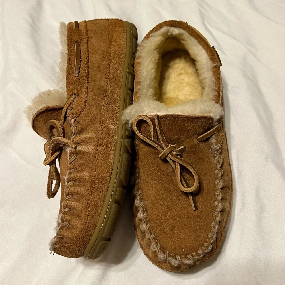 SOLD!! Ladies Sz 7 LL Bean Wicked Good Sheep Shearling Moccasin Slippers - Picture 5 of 16